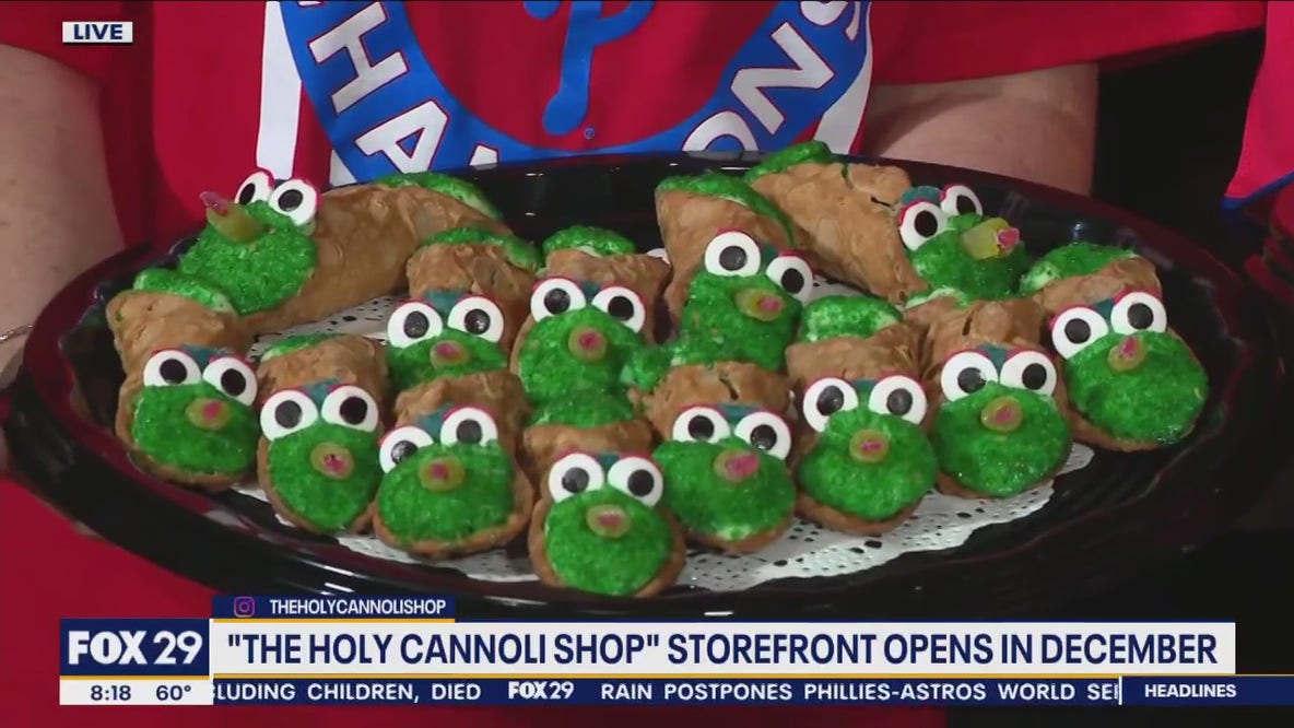 Holy Cannoli, could these Phillie Phanatic cannoli be any cuter?!
