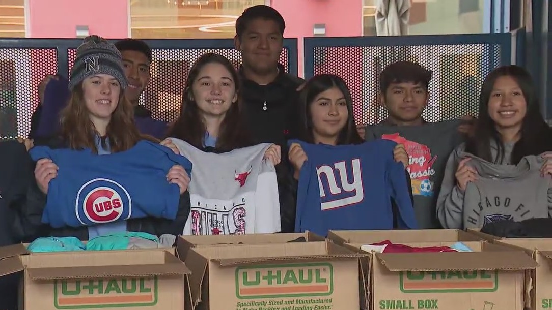 Chicago high school athletes donate 1,000 sweatshirts to students experiencing homelessness