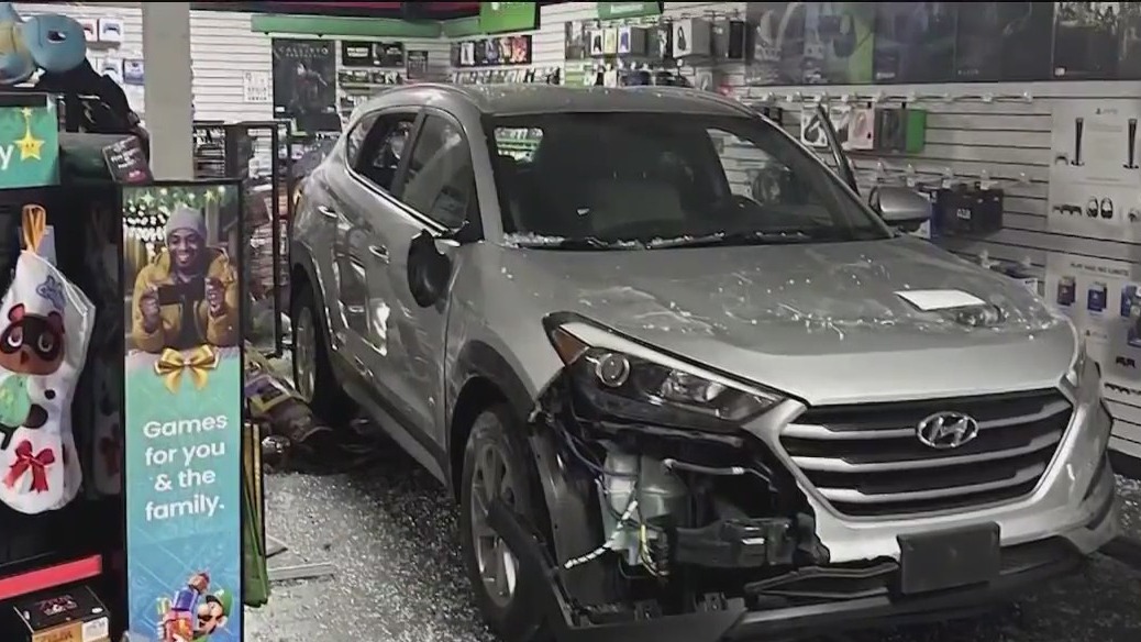 Thieves crash SUV into Orlando GameStop store, steal gaming consoles, police say