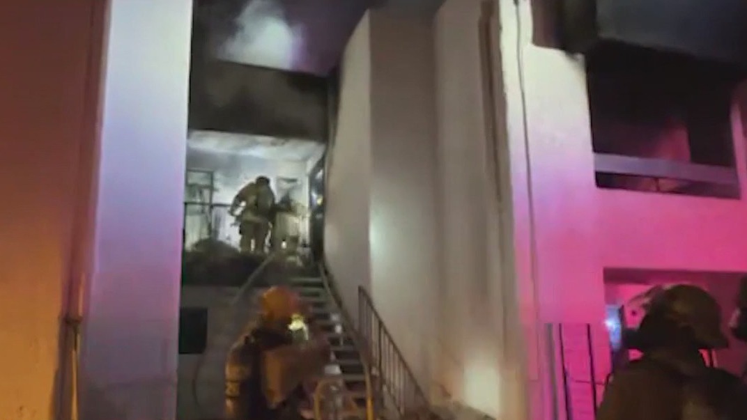 4 displaced after Phoenix apartment fire