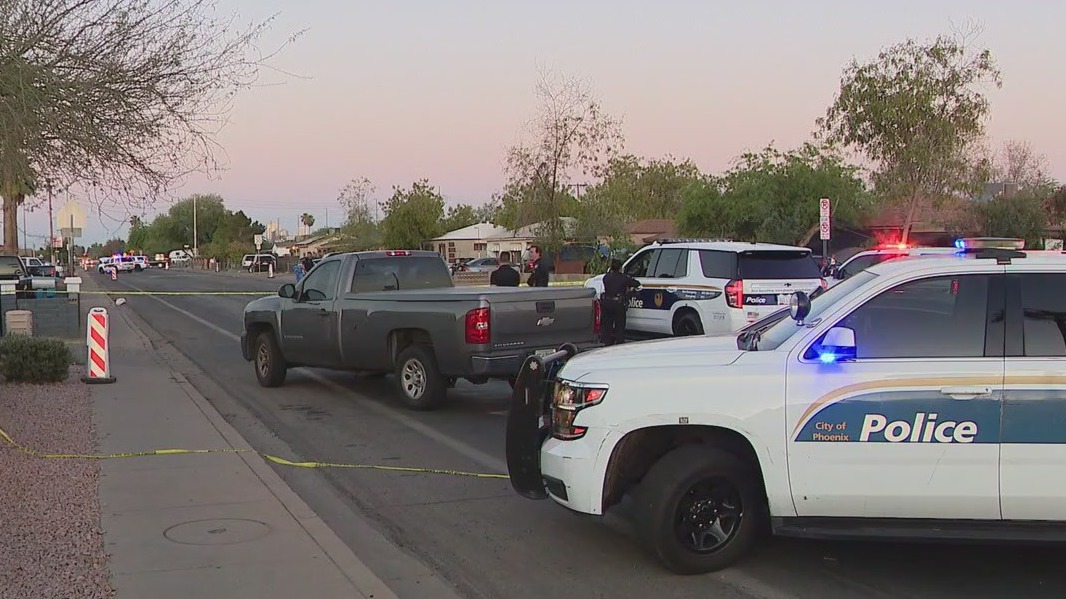 2 men shot during argument in Phoenix