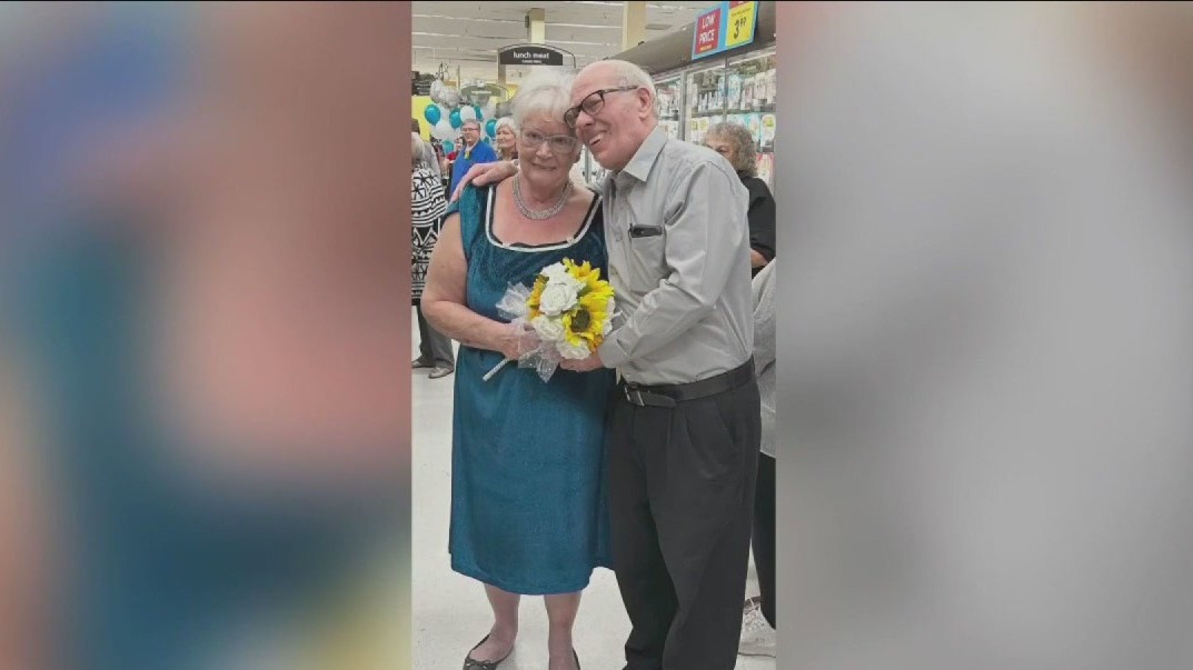Couple in their 70s get married at grocery store where they first met
