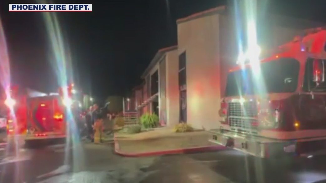 9 displaced in Phoenix apartment fire