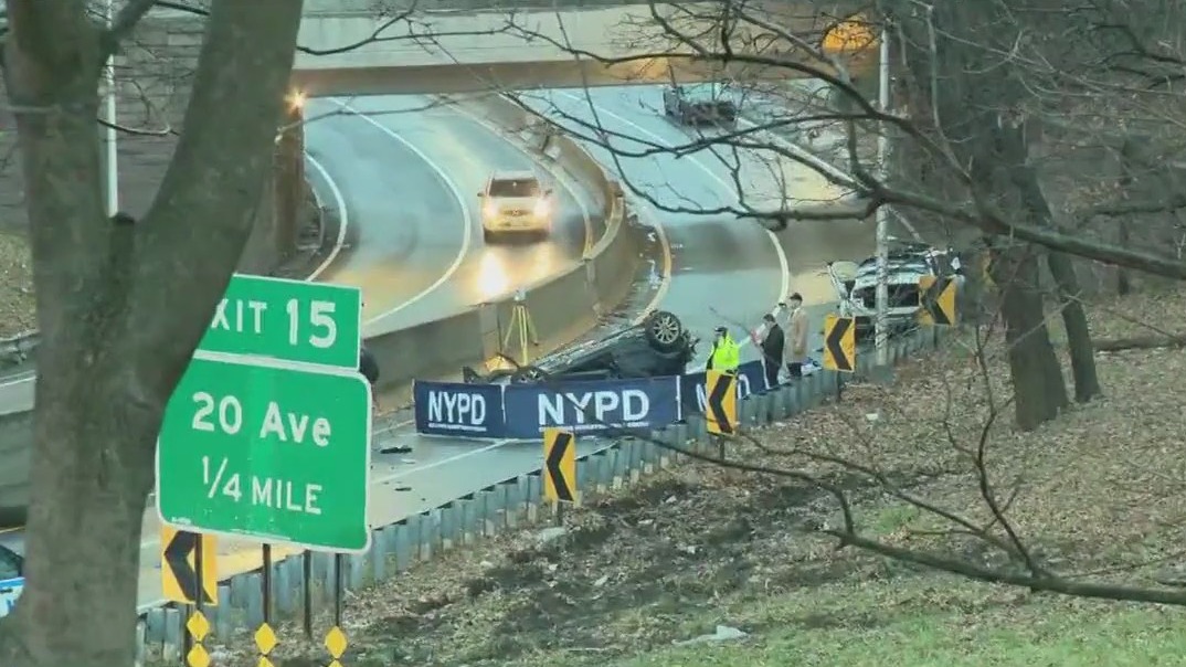 Queens car crash leaves 5 dead
