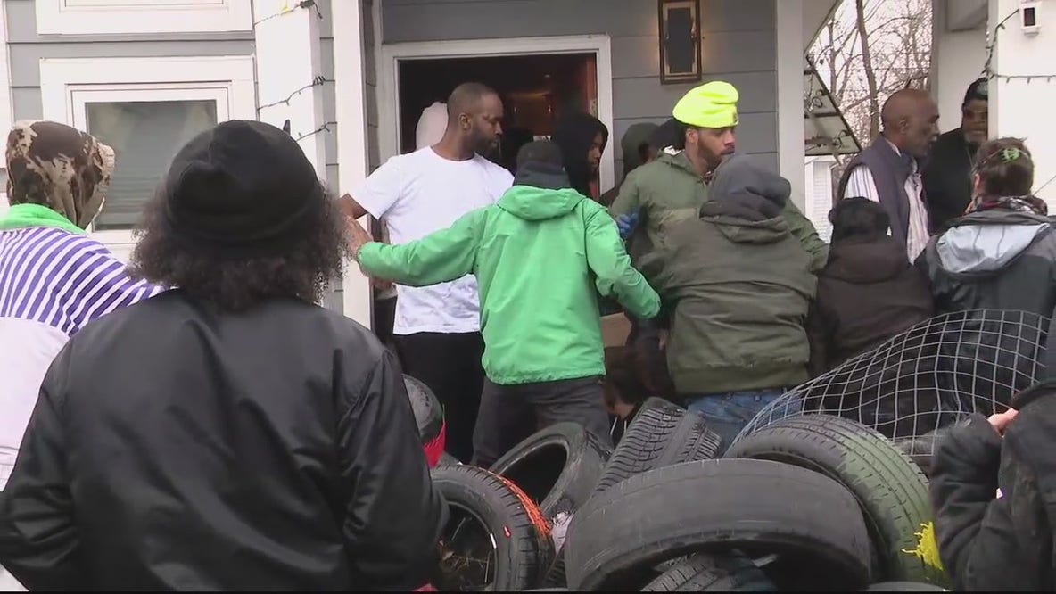 Protestors, bailiffs clash during Detroit eviction