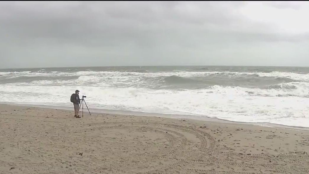 Storm packing 15-foot waves on beaches