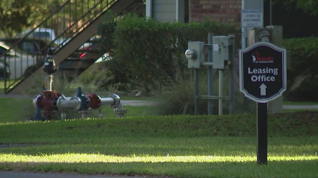 Dad rushes to daughter's apartment, turns tables on her abusive ex: police