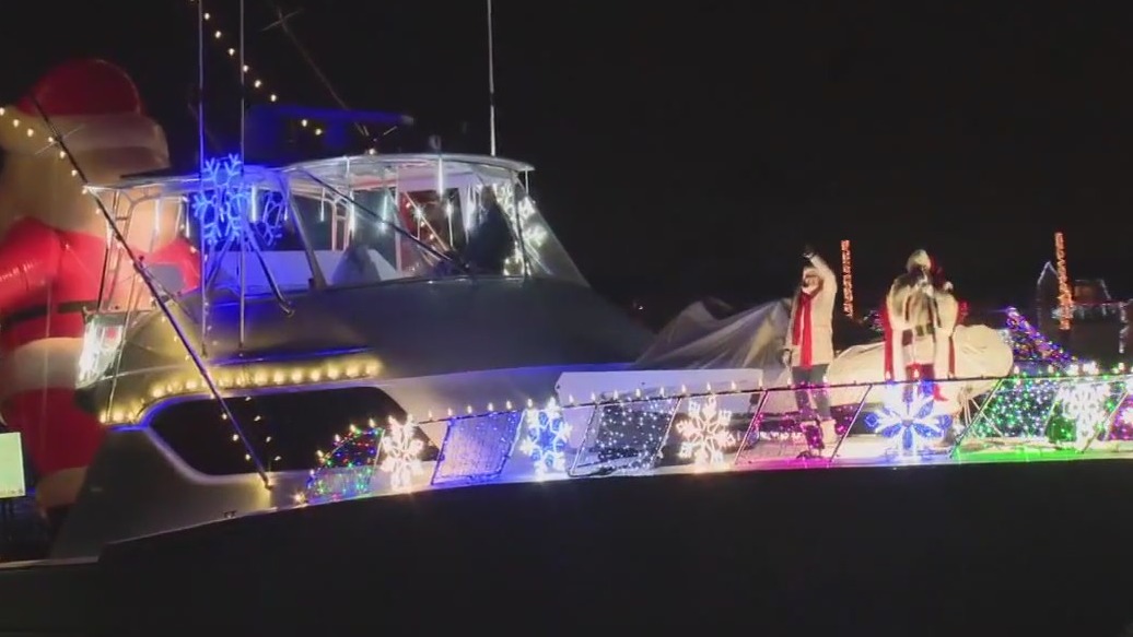 Annual Newport Beach Christmas Boat Parade bringing holiday cheers