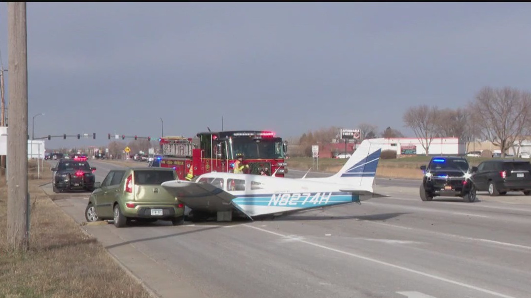 Plane lands on busy MN highway