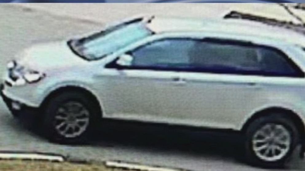 Elgin police search for man who made inappropriate comments to middle school girls