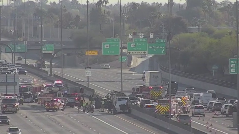 Child dies after 10-car crash on US 60