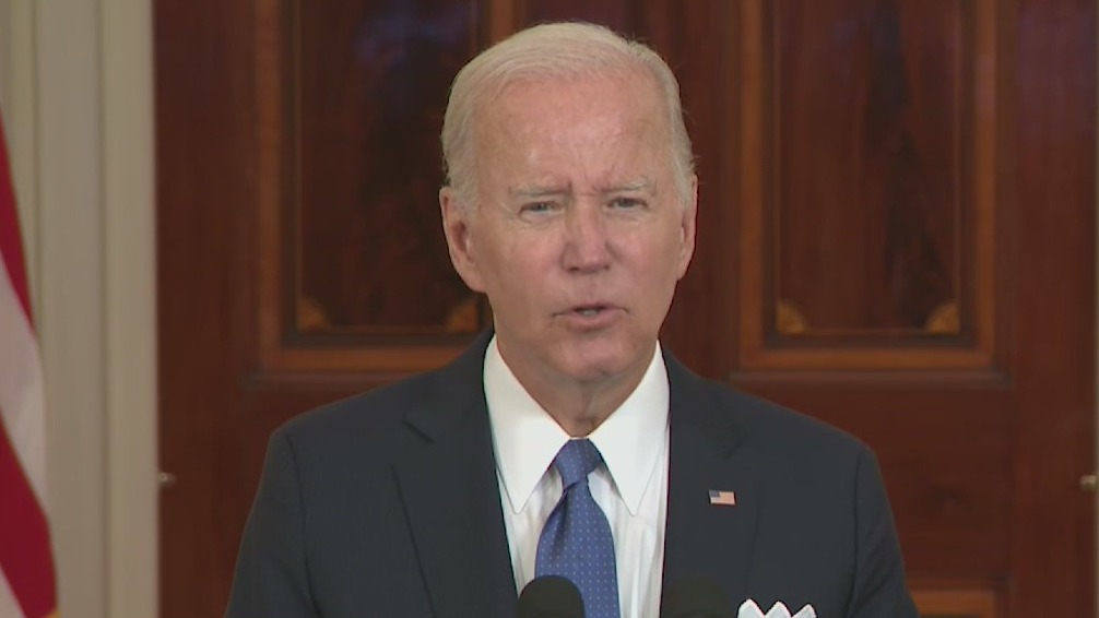 President Biden, VP Harris react to Roe v. Wade being overturned