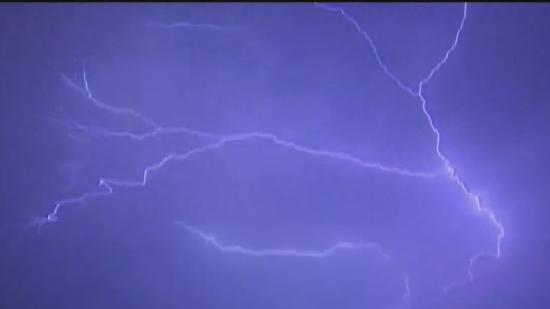 What is dry lightning?