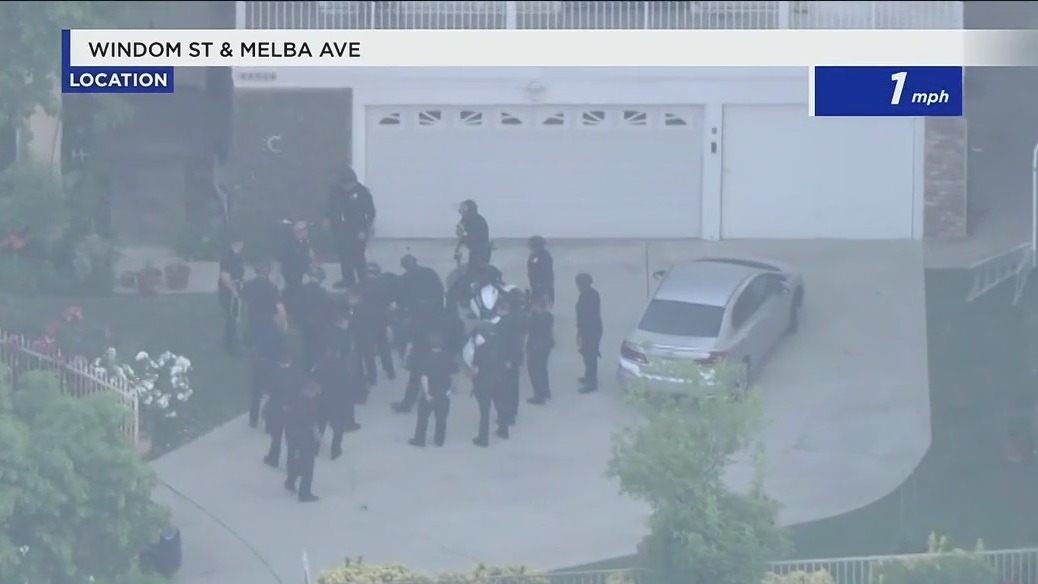 Man in custody following motorcycle chase in west San Fernando Valley
