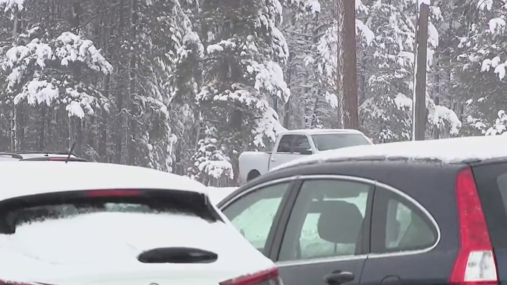 Snow blankets Flagstaff for a second day