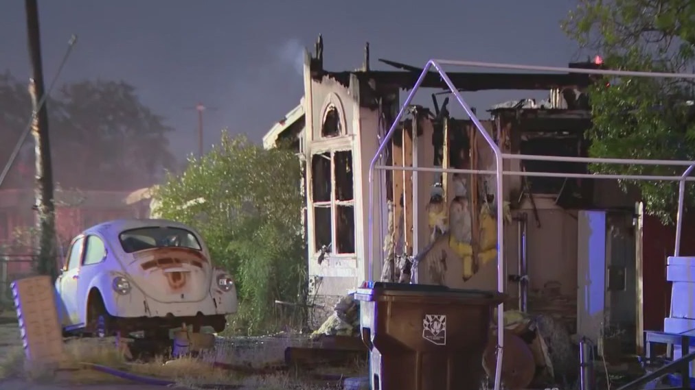 Victim killed in mobile home fire