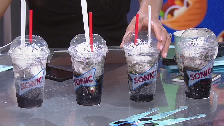 Eclipse inspired Blackout Slush Float At Sonic FOX 26 Houston trying-the-sonic-blackout-slush-float-youtube