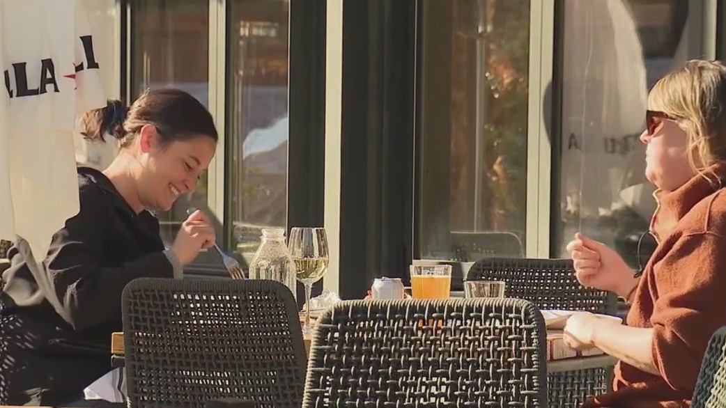 Chicago mayor pushes for permanent outdoor dining