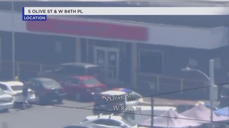Police chase: Suspect narrowly misses pedestrians in Bank of America parking lot
