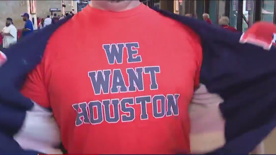 Academy opens early to sell Astros World Series Championship shirts
