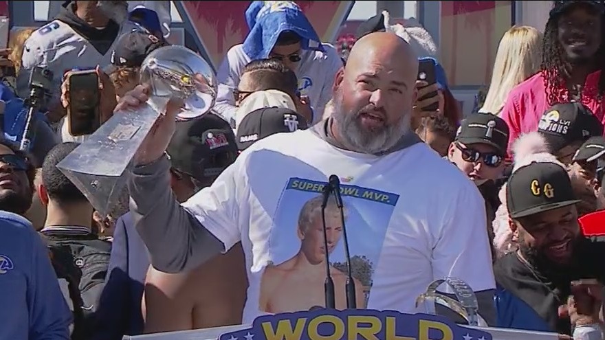 'Bet on yourself': Andrew Whitworth gives inspirational speech at Rams’ victory parade
