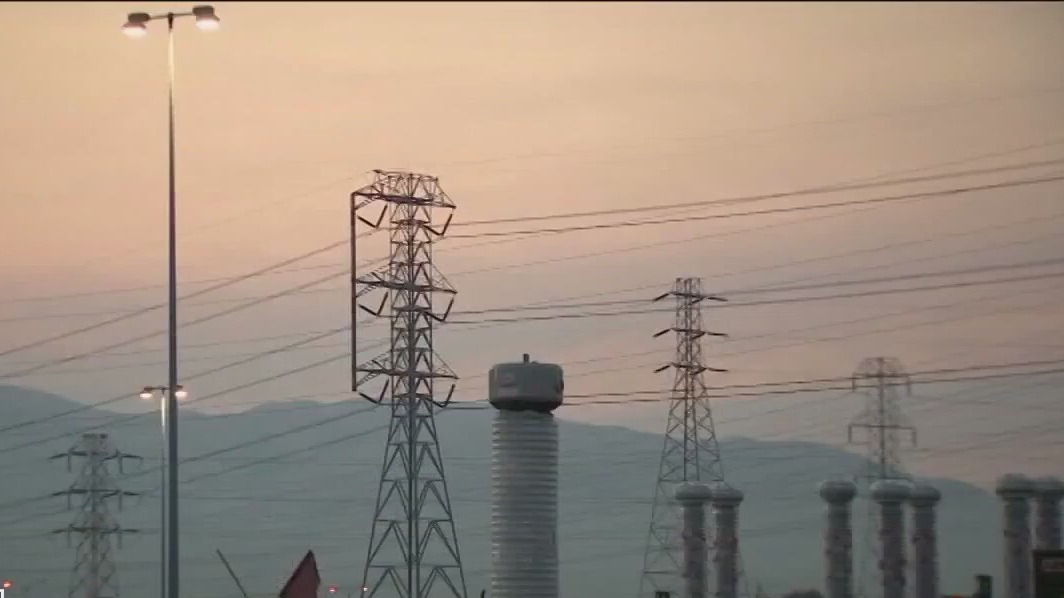 SoCal residents wait for power to return after outages