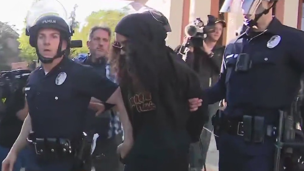 USC demonstration: 1 arrested amid shoving
