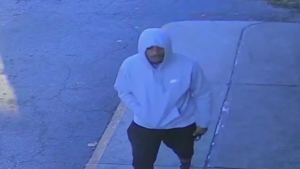 Police canvass for clues in two Atlanta murders