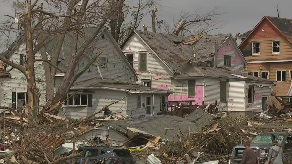Tornadoes hit the South, Midwest