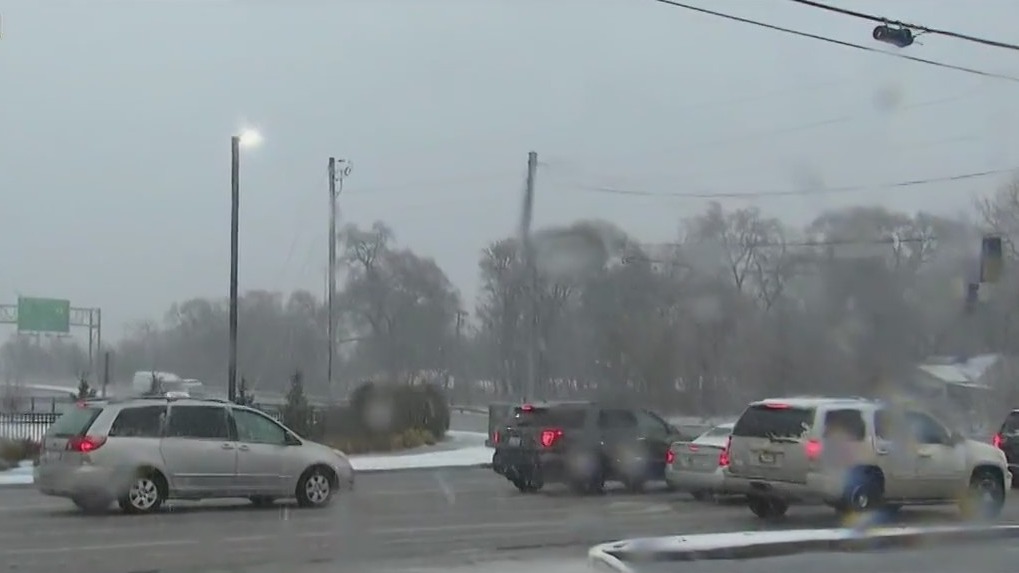 Snow falling in Northwest Indiana as Winter Storm Warning in effect