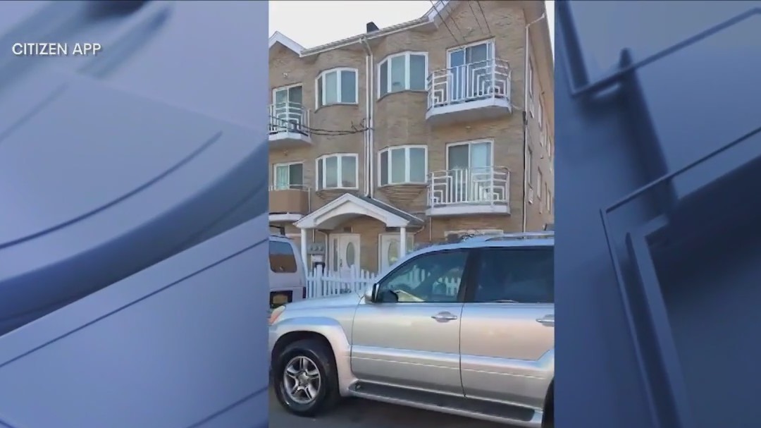20-year-old son arrested for murdering mother in Queens: NYPD