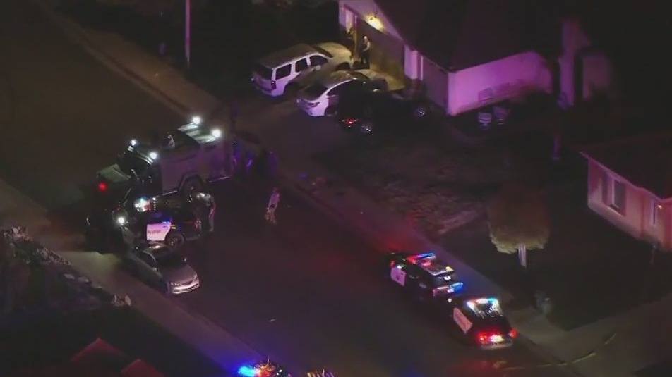 Riverside Co. deputy shot: SWAT team arrives at crime scene