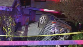 Car crashes into La Cañada Flintridge home