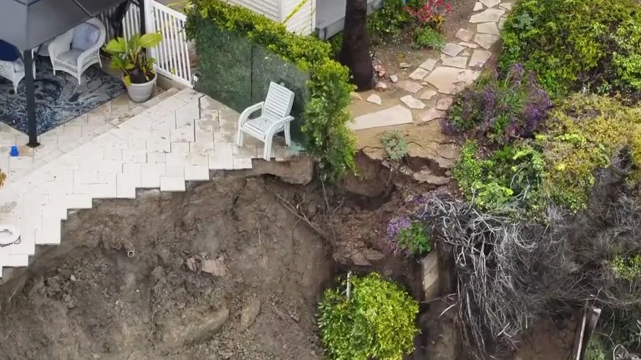 San Clemente landslide: Residents in apartment building evacuated