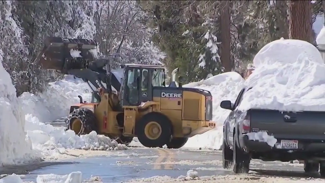Severe snowfall strands residents of southern California mountain towns