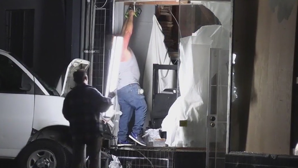 Oakland police investigate shooting death, car crash