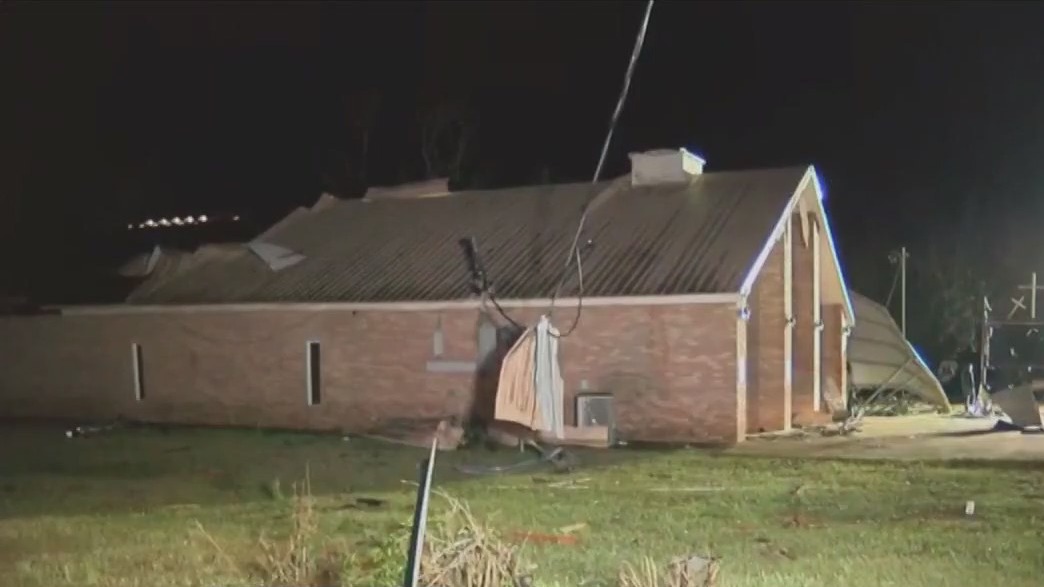 Tornado flips, damages homes in Lousiana