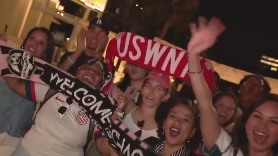 Downtown LA cheers on USWNT at watch party