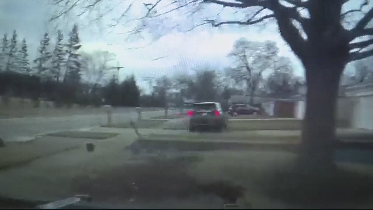 Suspected car theft trio caught after brief Southfield chase