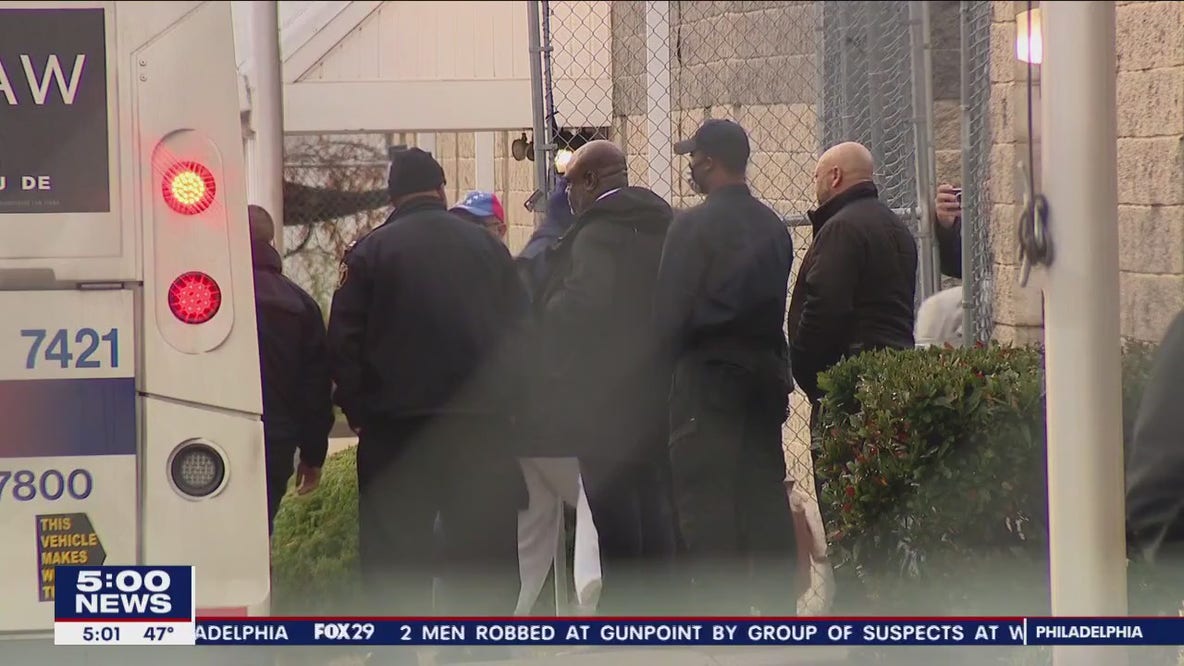 Migrant bus arrives in Philadelphia from Texas