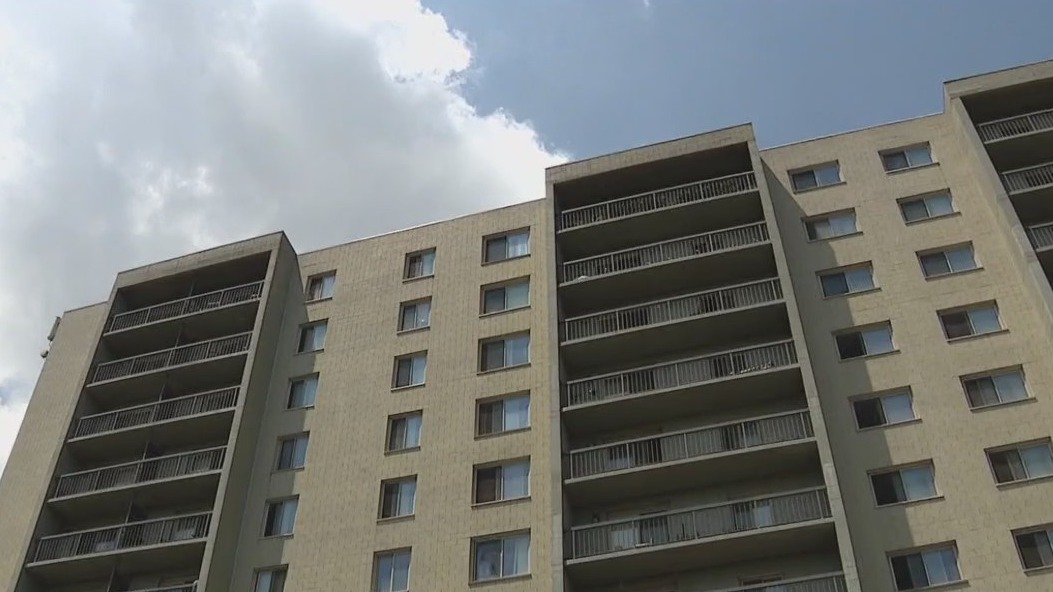 Detroit senior residents left without air conditioning