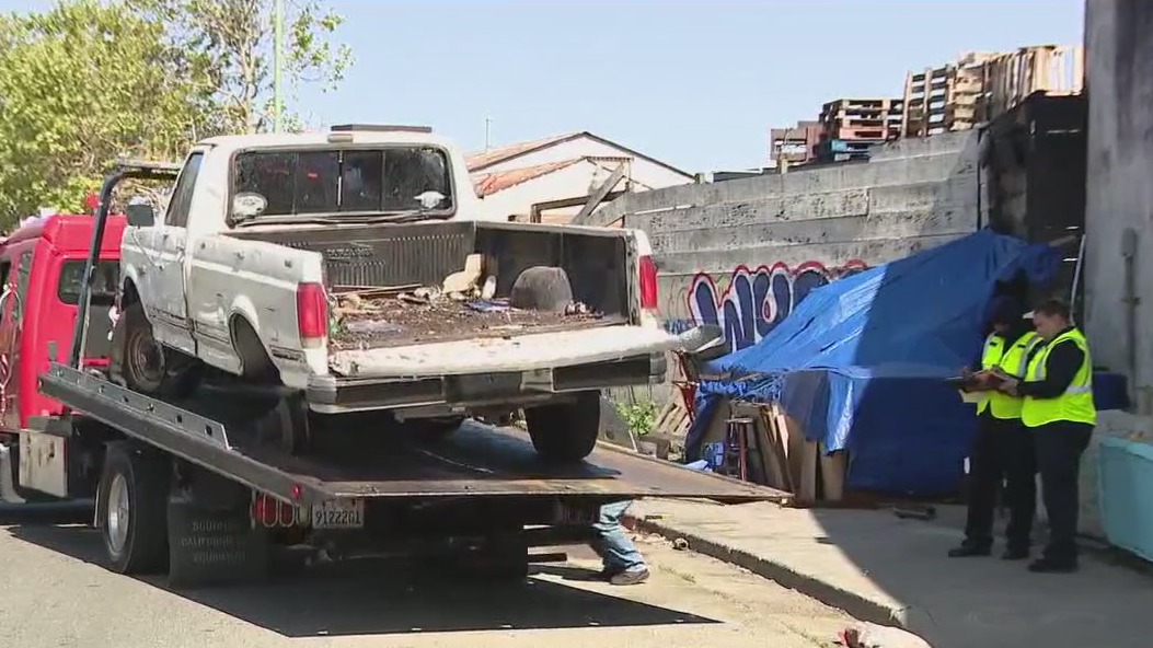 Abandoned cars in Oakland could be removed under new strategy