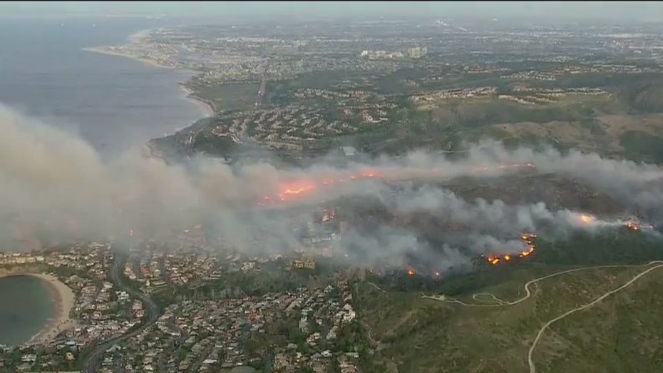 Large fire erupts in Laguna Beach
