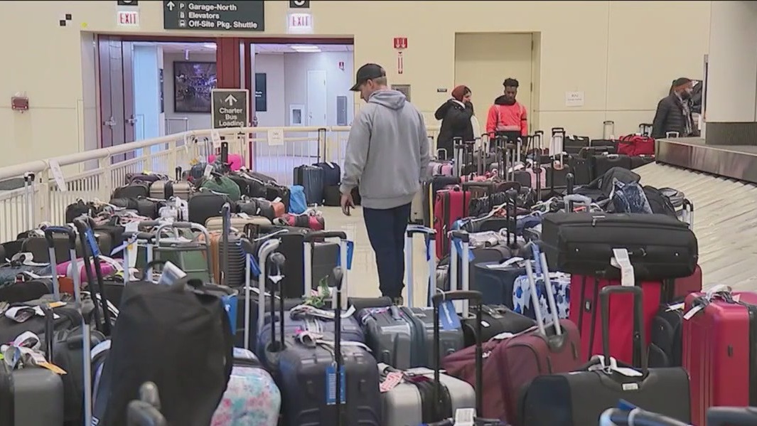 Chaos continues at Midway as passengers hope to retrieve missing luggage