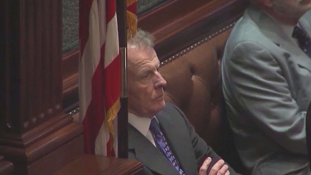 Illinois lawmaker looks to remove former speaker Mike Madigan's portrait: report