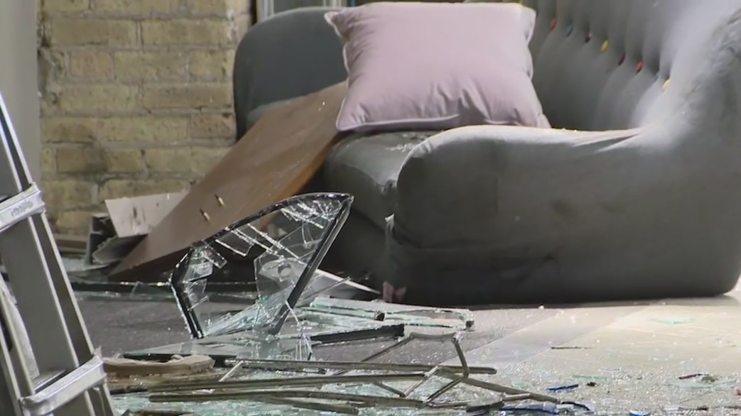 Car crashes into Streeterville business