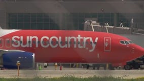 Sun Country flyer opens exit, flees police