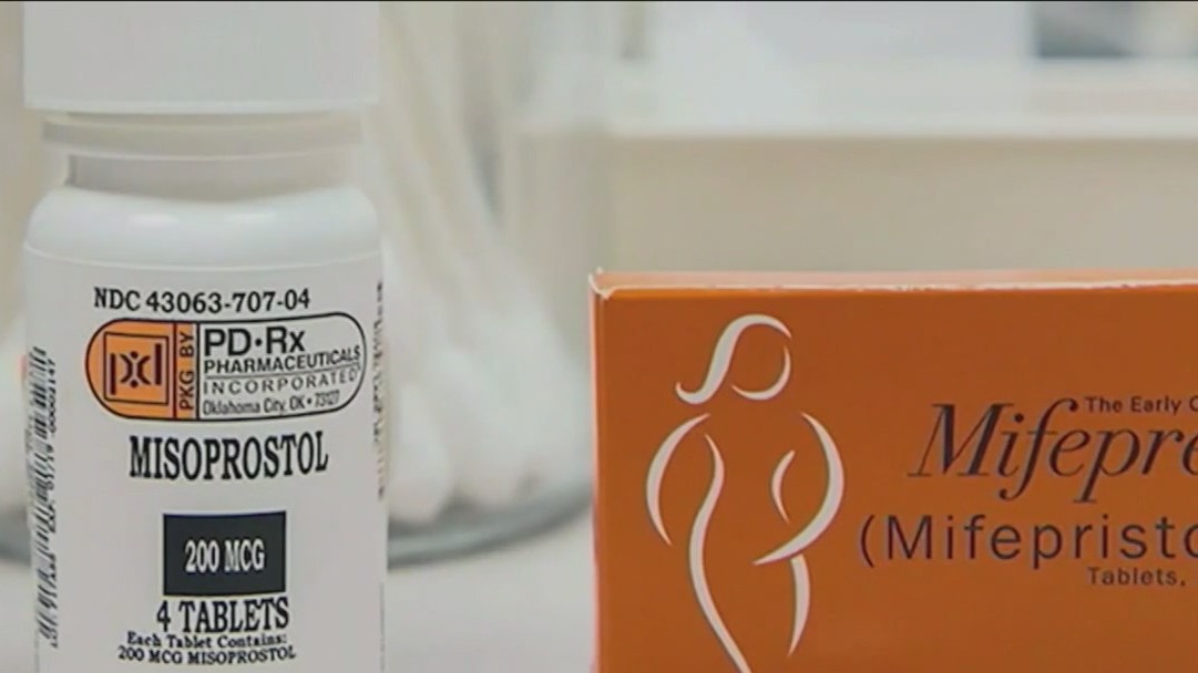 Supreme Court temporarily extends access to abortion pill