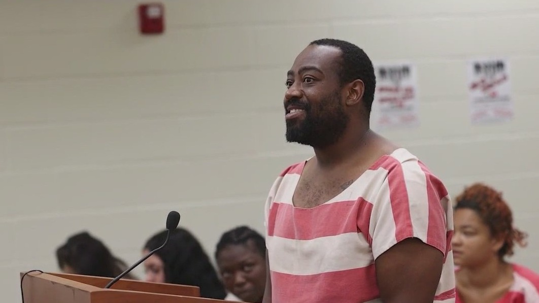 Florida murder suspect smiles as judge denies bond