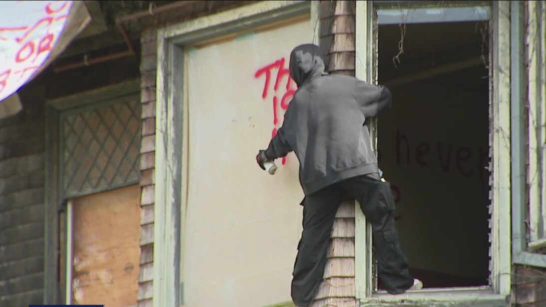 New group of protesters occupy UC Berkeley-owned vacant building